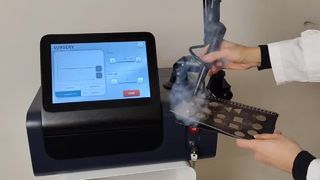 Μηχανή λέιζερ Fracational Co2 10600nm Θεραπεία 10600nm περιστροφής χειρολαβής για σύσφιξη δέρματος